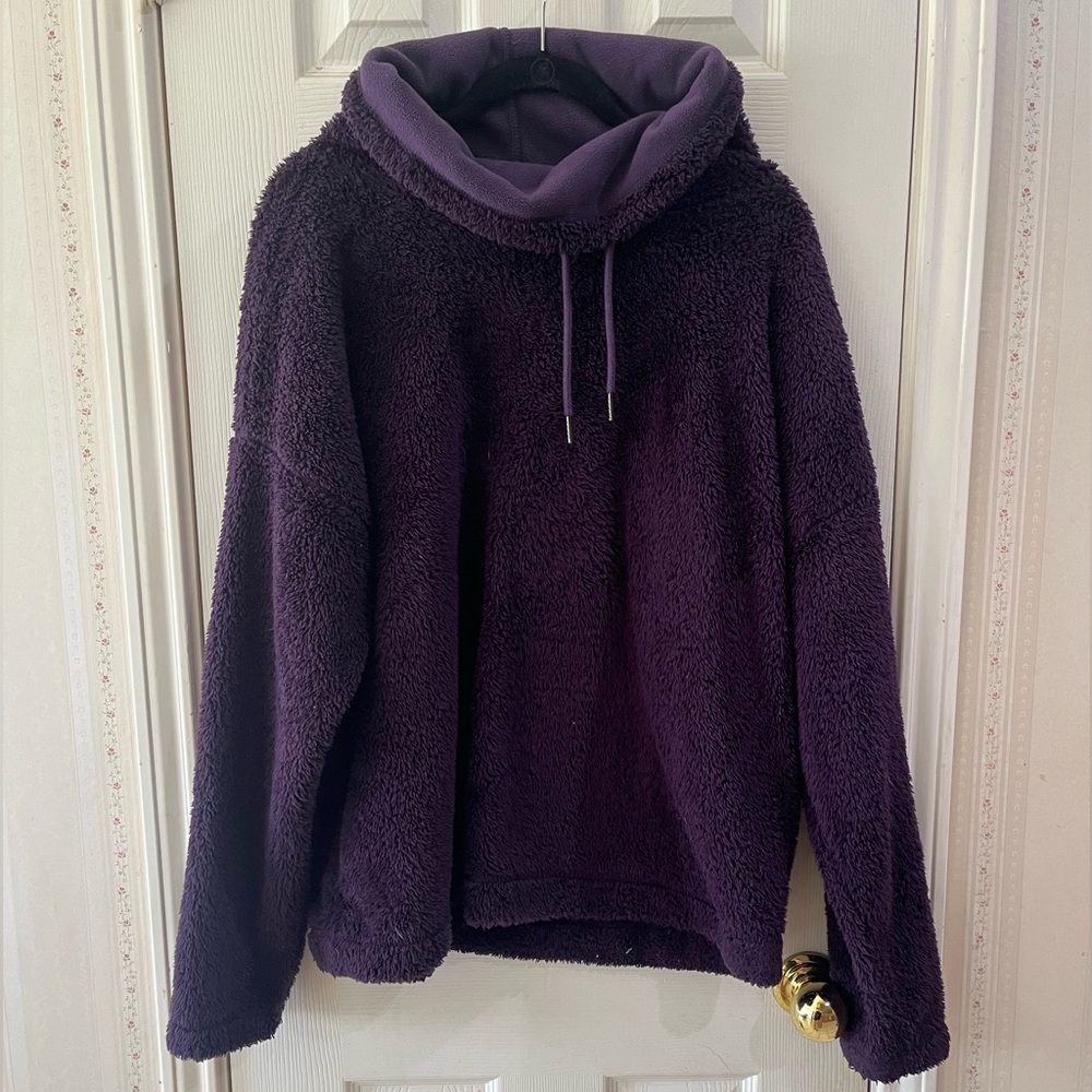Champion purple fuzzy faux sherpa fleece teddy bear pullover drawstring cowl